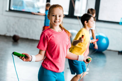 Usar Una Cuerda Para Saltar Es Muy Divertido Para Ejercitar A Los Niños