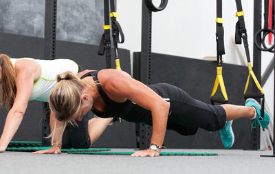 7 entrenamientos para construir la fuerza y el ABS de la base sólida
