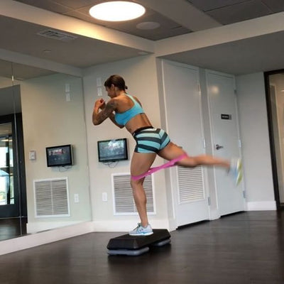 4 Ejercicios Con Mini Bandas Para Activar Tus Gluteos
