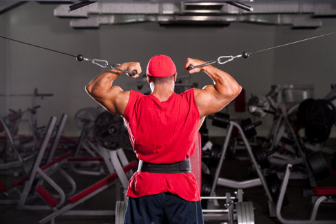 4 tipos de ejercicios en los que sí se utiliza el cinturón lumbar en el gym