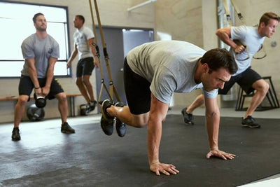 8 ejercicios efectivos con el entrenamiento en suspensión